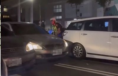 台中直直撞! 註銷牌車文心路逃逸撞5人車