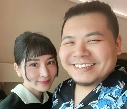 ▲YTR鐵牛空姐妻心碎！　1年前急性腎發炎服勤「機上痛到昏過去」。（圖／翻攝自IG／tingtinghanabii）