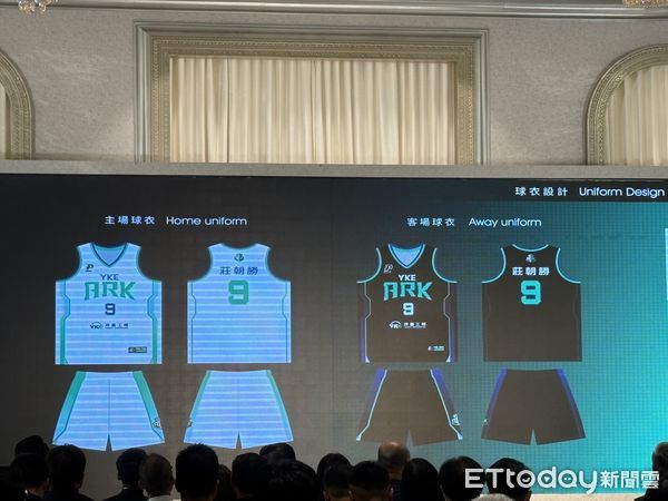 ▲洋基工程籃球隊以「洋基方舟」為隊名，全體隊員與教練團正式亮相。（圖／記者杜奕君攝）