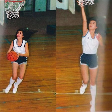 王祖賢打球的模樣，青春洋溢。（翻攝Threads）