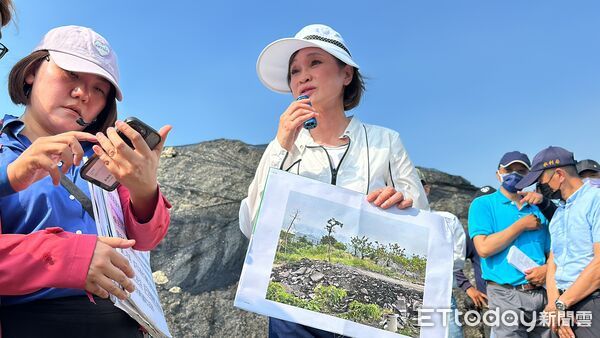 ▲▼柯志恩與許采蓁、邱于軒前往高雄小港大坪頂「柏油山」會勘。（圖／記者賴文萱攝）
