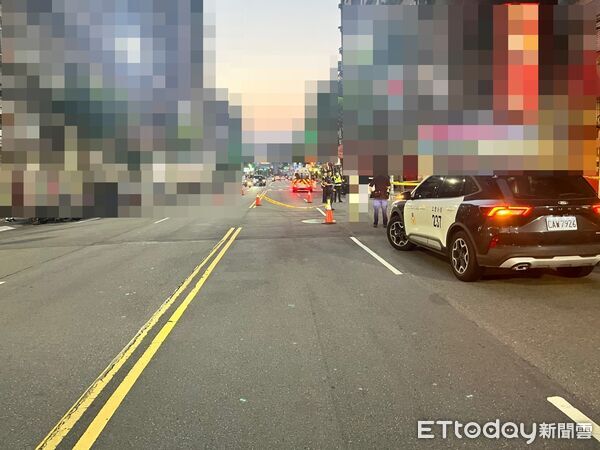 ▲三重一名男子墜樓慘死路中，警方封鎖現場調查釐清原因。（圖／記者陸運陞翻攝）