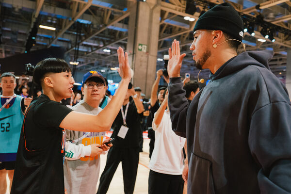 ▲NBA太陽王牌布克盛讚，台籃潛力新星林子皓獲最傑出球員。（圖／Nike提供）