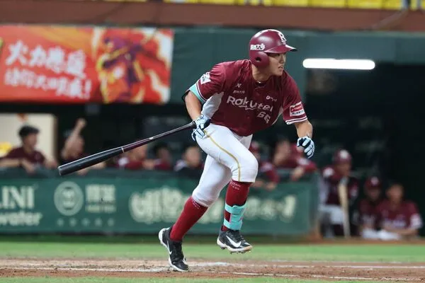 ▲▼威能帝、何品室融。（圖／樂天桃猿提供）