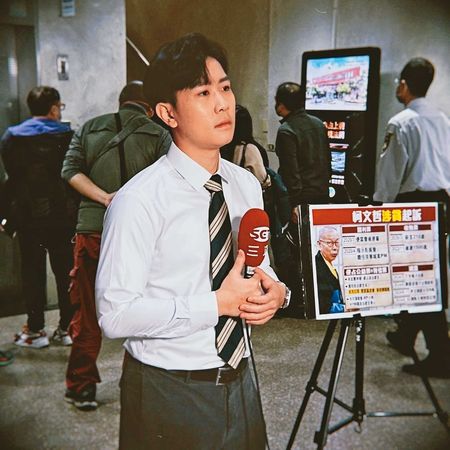 游姓記者（圖）否認與黑幫有往來，強調影片是投訴者提供，設為不公開僅作存檔，不知畫面為何外流。（翻攝臉書）