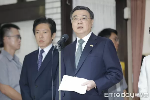 ▲▼針對花蓮立委傅崑萁連日就光復鄉水災就謮問題與中央槓上，行政院長卓榮泰14日赴立院接受施政總質詢時表示，中央拼命救災而傅崑萁卻只會把責任往上推，只是在為自己做垂直避難。（圖／記者湯興漢攝）