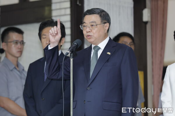 ▲▼針對花蓮立委傅崑萁連日就光復鄉水災就謮問題與中央槓上，行政院長卓榮泰14日赴立院接受施政總質詢時表示，中央拼命救災而傅崑萁卻只會把責任往上推，只是在為自己做垂直避難。（圖／記者湯興漢攝）