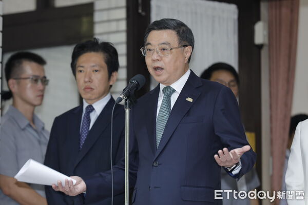 ▲▼針對花蓮立委傅崑萁連日就光復鄉水災就謮問題與中央槓上，行政院長卓榮泰14日赴立院接受施政總質詢時表示，中央拼命救災而傅崑萁卻只會把責任往上推，只是在為自己做垂直避難。（圖／記者湯興漢攝）