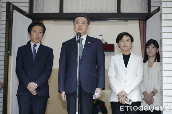 ▲▼針對花蓮立委傅崑萁連日就光復鄉水災就謮問題與中央槓上，行政院長卓榮泰14日赴立院接受施政總質詢時表示，中央拼命救災而傅崑萁卻只會把責任往上推，只是在為自己做垂直避難。（圖／記者湯興漢攝）