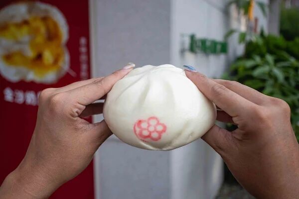 ▲▼台中北區美食推薦「包囍饅頭台中漢口店」，必吃饅頭尬手切冰、和牛化身肉包！（圖／部落客美熊提供）