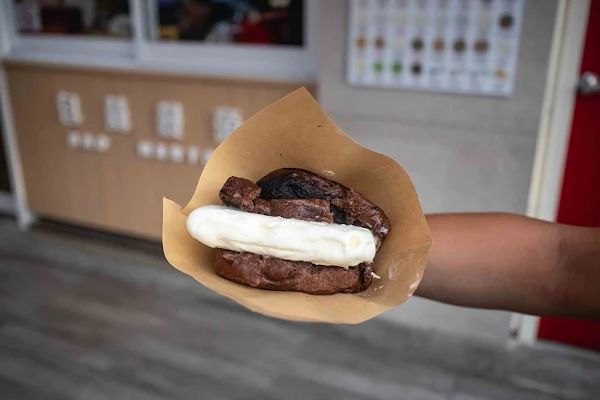 ▲▼台中北區美食推薦「包囍饅頭台中漢口店」，必吃饅頭尬手切冰、和牛化身肉包！（圖／部落客美熊提供）