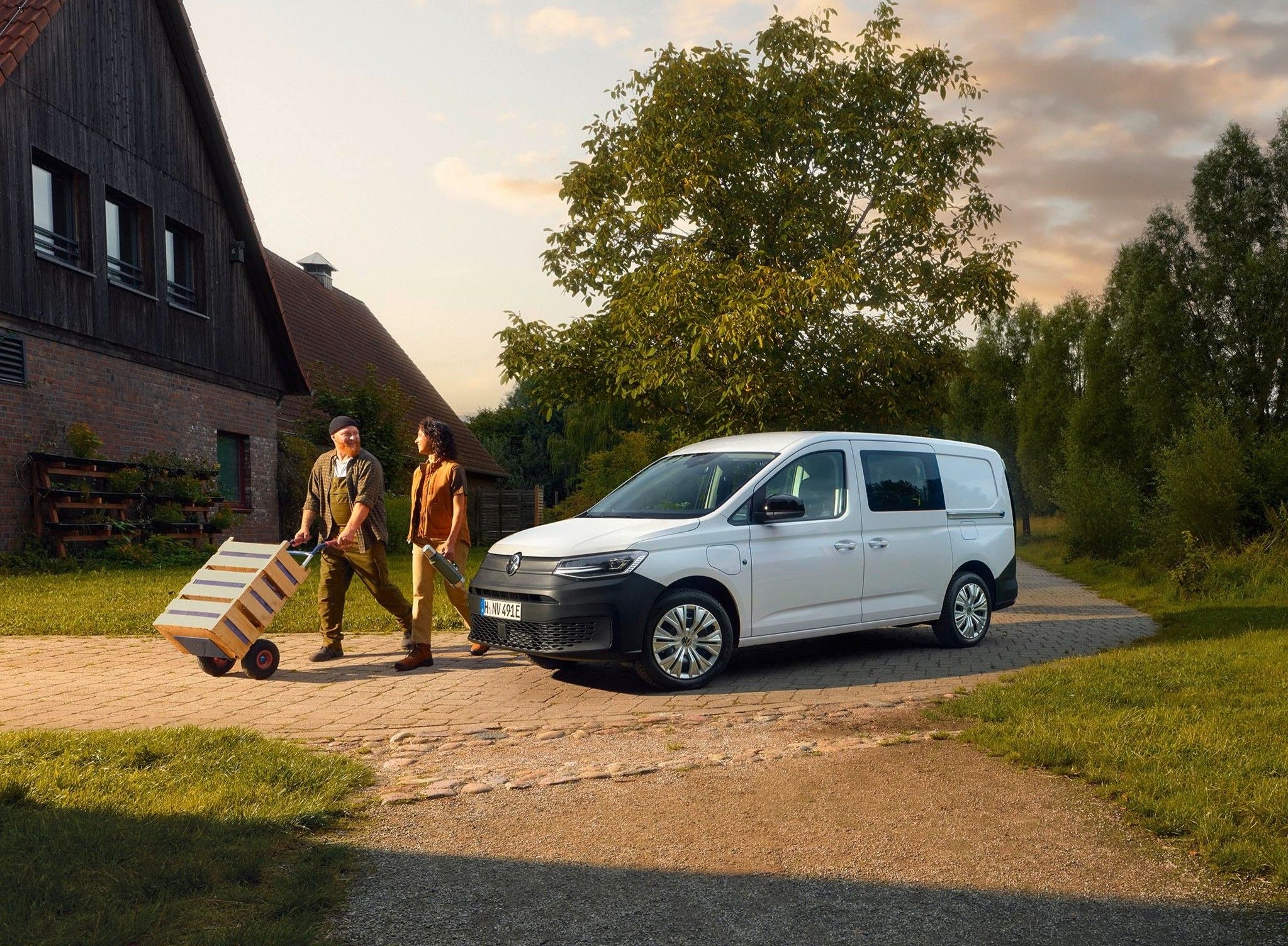 ▲福斯商旅推出新年式Caddy Cargo！配備、安全升級。（圖／翻攝自福斯商旅）