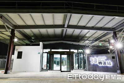 黃偉哲推交通建設有感 永康轉運站啟動試營運、太陽能棚架超吸睛