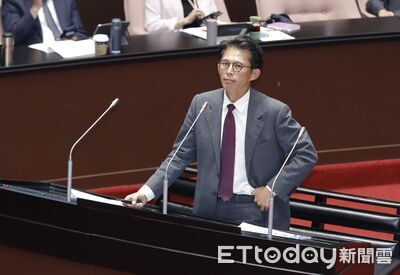 黃國昌爆養駭客竊個資 吳思瑤「不禁懷念起吳春城」:更有擔當