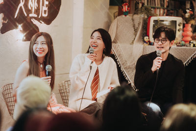 洪佩瑜合作徐佳瑩「為她爬著進錄音室」　爬到一半竟哭了！