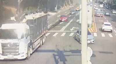 桃園大貨車沿路漏油百公尺　害後方3騎士慘摔1人骨折