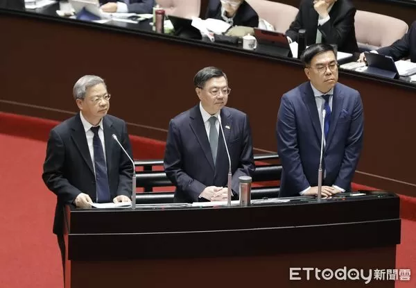 ▲經濟部長龔明鑫(左起)、行政院長卓榮泰、環境部長彭啟明14日接受立委黃國昌質詢。（圖／記者湯興漢攝）