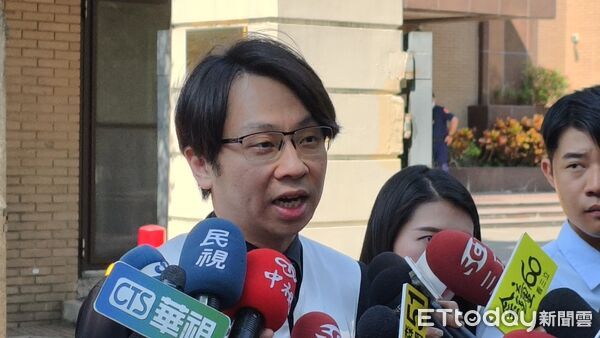 ▲▼精舍命案，死者蔡女家屬委任律師黃中麟。被告藝人李威。（圖／記者黃哲民攝）