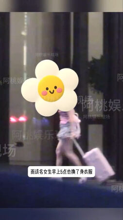 ▲▼拍BL劇爆紅！21歲劉軒丞「帶粉裙女生回酒店」。（圖／翻攝自微博）