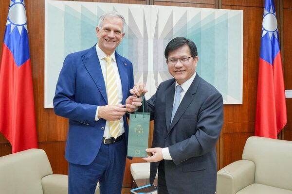 ▲▼外交部長林佳龍接見新任德國在台協會處長狄嘉信（Karsten Tietz）。（圖／翻攝自Facebook／林佳龍）