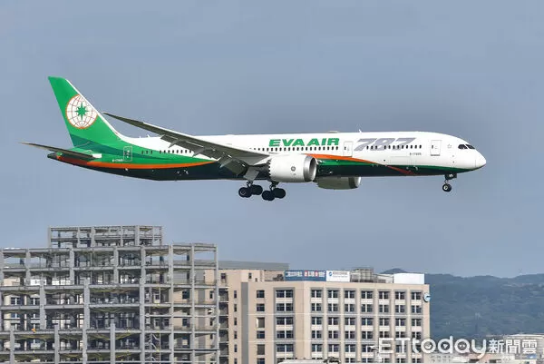 ▲▼EVA AIR,長榮航空,客機,航班,Boeing787-9,波音787-9,B-17885,出國,旅遊,航空業,觀光,派飛。（圖／記者李毓康攝）