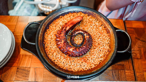 ▲▼日本沖繩美食「Mediterranean Grill OCTO」！古宇利島夕陽下的浪漫晚餐，必吃鎮店之寶章魚燉飯。（圖／部落客胖貓提供）