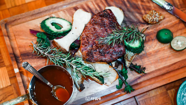 ▲▼日本沖繩美食「Mediterranean Grill OCTO」！古宇利島夕陽下的浪漫晚餐，必吃鎮店之寶章魚燉飯。（圖／部落客胖貓提供）