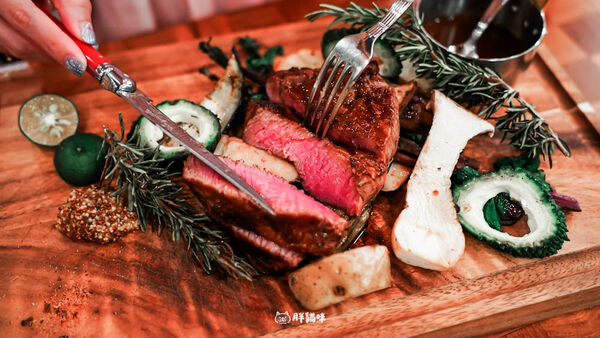 ▲▼日本沖繩美食「Mediterranean Grill OCTO」！古宇利島夕陽下的浪漫晚餐，必吃鎮店之寶章魚燉飯。（圖／部落客胖貓提供）