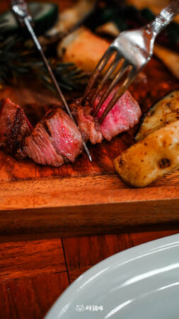 ▲▼日本沖繩美食「Mediterranean Grill OCTO」！古宇利島夕陽下的浪漫晚餐，必吃鎮店之寶章魚燉飯。（圖／部落客胖貓提供）