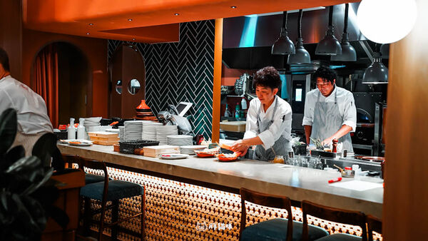 ▲▼日本沖繩美食「Mediterranean Grill OCTO」！古宇利島夕陽下的浪漫晚餐，必吃鎮店之寶章魚燉飯。（圖／部落客胖貓提供）