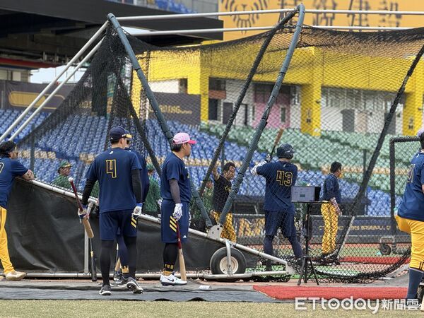 ▲▼       中信兄弟練習      。（圖／記者王真魚攝）