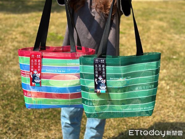 ▲▼翰林茶館39歲生日慶活動第2波登場，再度找來萬秀洗衣店聯名推出限量周邊、套餐。（圖／翰林茶館提供）