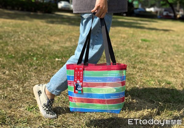 ▲▼翰林茶館39歲生日慶活動第2波登場，再度找來萬秀洗衣店聯名推出限量周邊、套餐。（圖／翰林茶館提供）