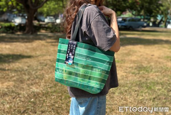 ▲▼翰林茶館39歲生日慶活動第2波登場，再度找來萬秀洗衣店聯名推出限量周邊、套餐。（圖／翰林茶館提供）