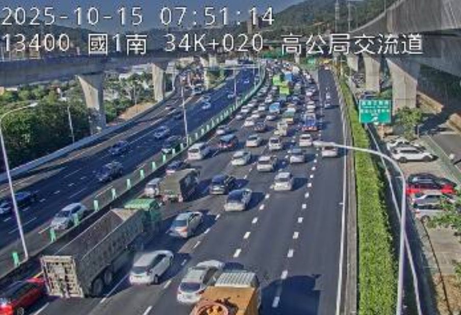 ▲▼國1南向林口段追撞紫爆回堵3公里。（圖／翻攝1968）