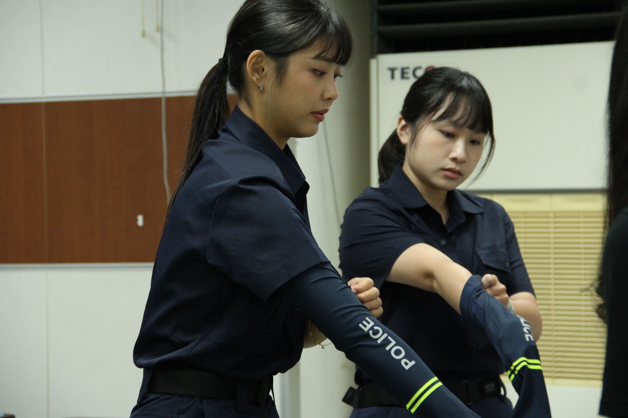 ▲▼正妹女警報到照瘋傳　網驚見「警界郭雪芙」掀搶人大戰。（圖／翻攝自臉書粉專／新莊警好讚）