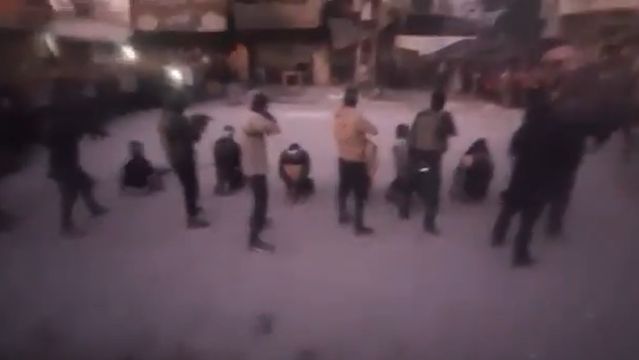 ▲▼集體槍決！加薩停火後　哈瑪斯「街頭處刑片」瘋傳。（圖／翻攝X）
