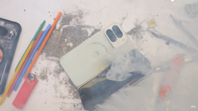 Pixel 10 Pro Fold彎曲實測中「失控爆炸」 挨批史上最弱摺疊機