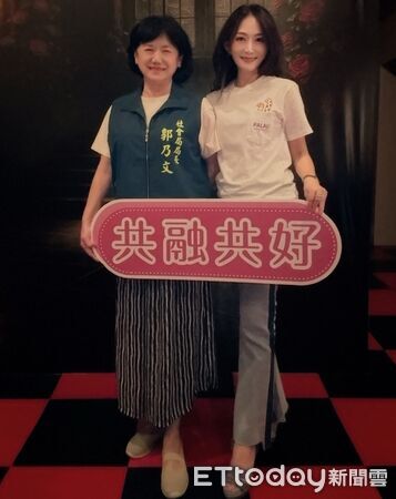 ▲台南市社會局舉辦「黑暗中看見尊重」活動，邀請業者走進無光餐廳體驗視障生活。（記者林東良翻攝，下同）