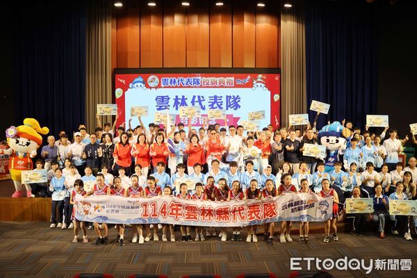 ▲雲林縣長張麗善今授旗代表隊，勉勵選手旗開得勝，拚出地主隊榮耀。（圖／記者游瓊華翻攝）