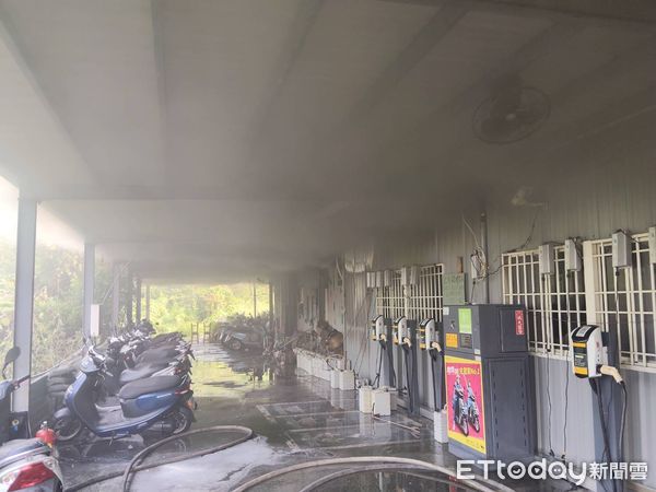 ▲琉球鄉電動機車換電站今（14日）下午驚傳火警。（圖／記者陳崑福翻攝）