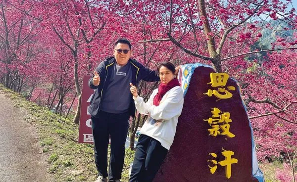 立委高金素梅（右）侄子高晉揚（左）被指控，身為泰安鄉代卻主導「河川線變更」圖利財團。（翻攝高晉揚臉書）