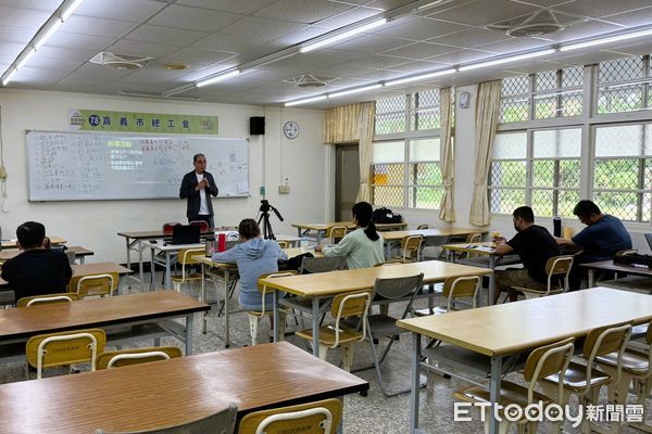 ▲嘉義勞工阿茹透過「再充電計畫」上課進修，領津貼又補實力，感謝政府支援。（記者林東良翻攝，下同）