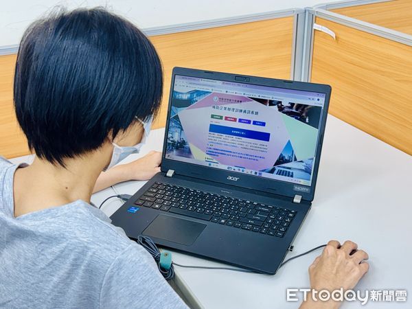 ▲嘉義勞工阿茹透過「再充電計畫」上課進修，領津貼又補實力，感謝政府支援。（記者林東良翻攝，下同）
