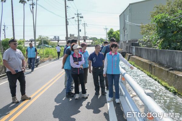 ▲▼鄉長游淑貞親偕同代表會、各村長們前往實地會勘工程品質。（圖／吉安鄉公所提供，下同）