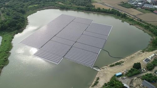 烏山頭水庫光電板「觸底」網瘋傳有毒！產業協會：漏液是自己想像