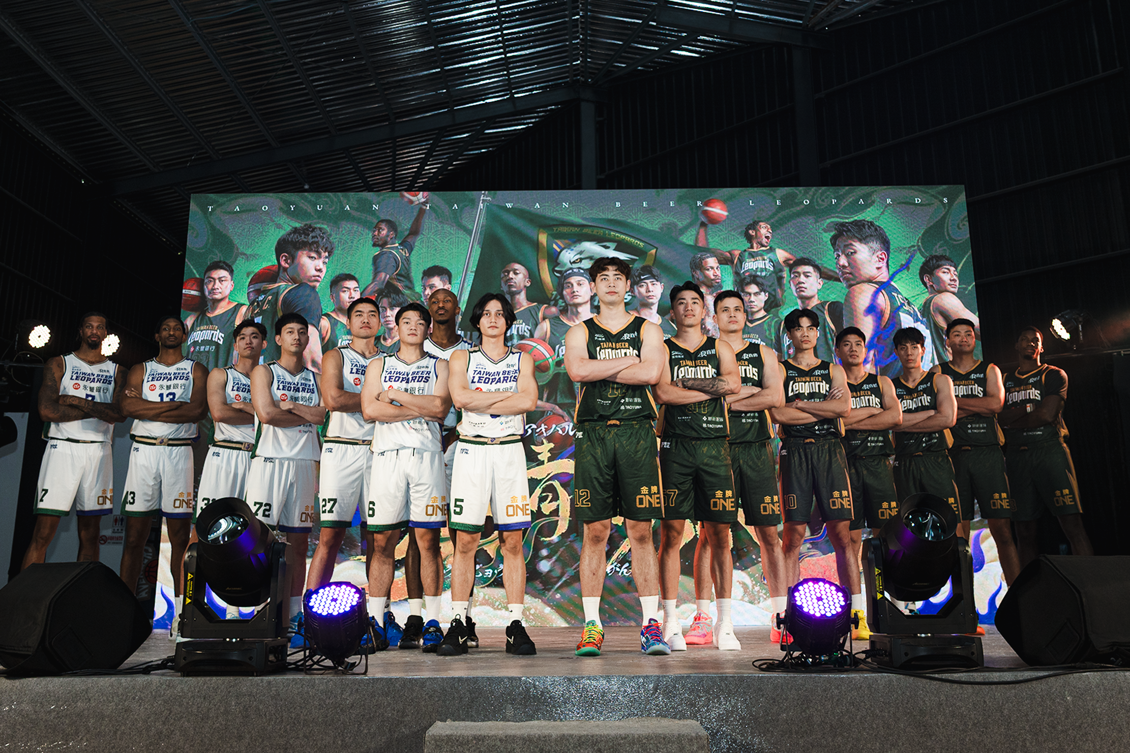 ▲▼雲豹新隊王皓吉、副隊長高錦瑋、執行長張建偉、永豐銀行總經理莊銘福共同揭露年度口號；韓國啦啦隊傳奇人物「徐賢淑」重磅加盟浪LIVE電豹女；啤永豐雲豹全員大合照。（圖／雲豹提供）