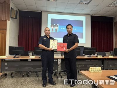 退休「最暖所長」胡傳明現身大武分局 分享社區警政經驗