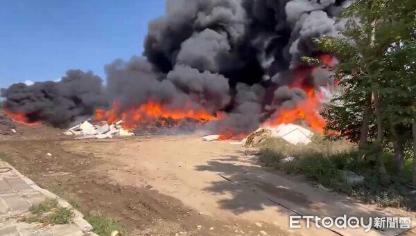 ▲▼新竹縣新豐鄉瑞興村崁頭7鄰今（15）日發生火警。（圖／記者楊永盛翻攝）
