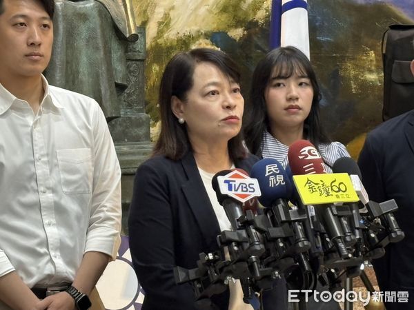 ▲▼國民黨組發會主委、立委許宇甄受訪。（圖／記者鄭佩玟攝）